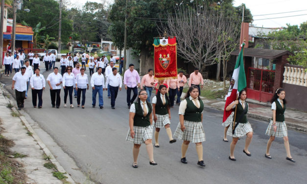 Participa alcalde en desfile de la Expropiación Petrolera