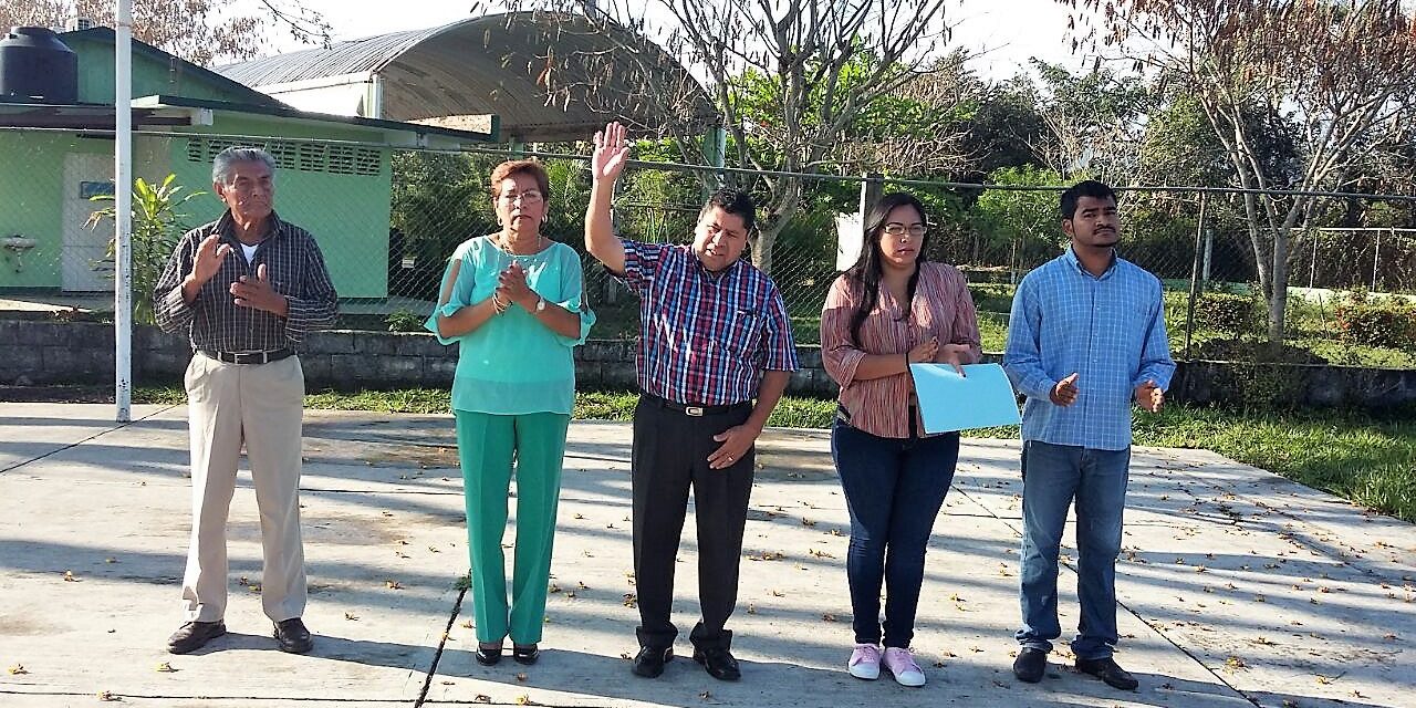 Exhorta regidor a niños y jóvenes a prepararse para el futuro