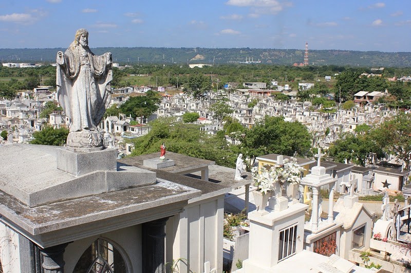 Más de seis mil personas visitaron los panteones el 10 de mayo