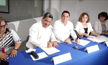 Firman convenio para impulsar el trabajo social