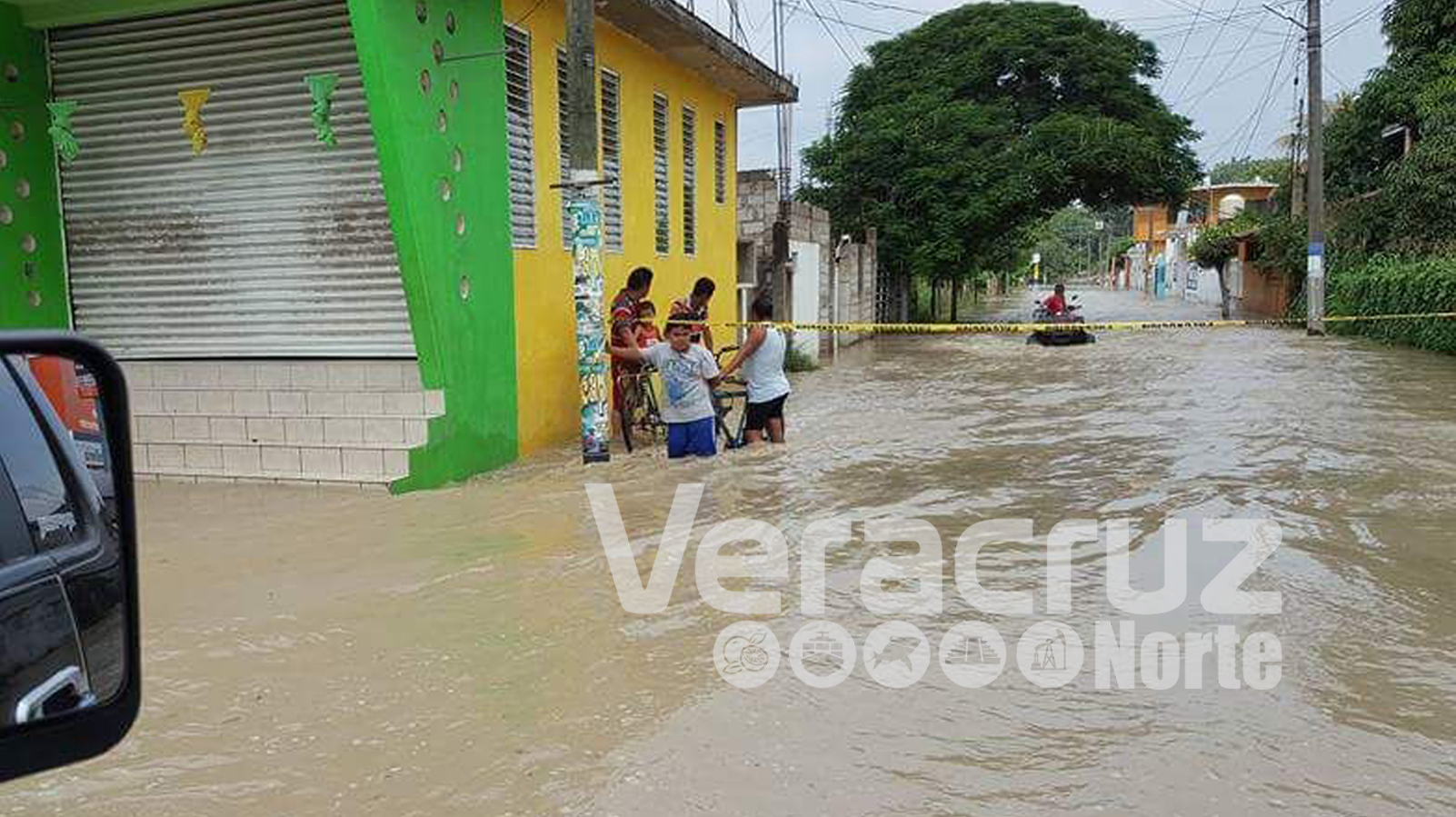 Fuertes lluvias dejan a Álamo incomunicada bajo el agua