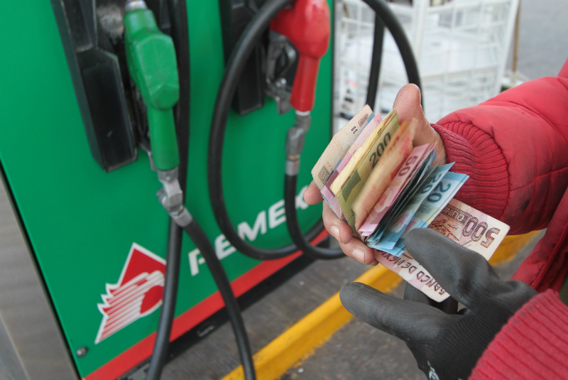 A partir de hoy liberan precios a las gasolinas.