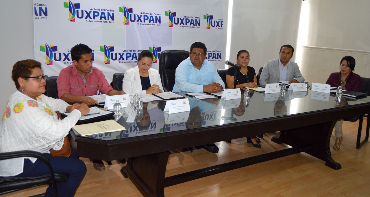 Firma de convenio y colaboración educativo entre IVEA y ayuntamientos de la zona norte: Tuxpan