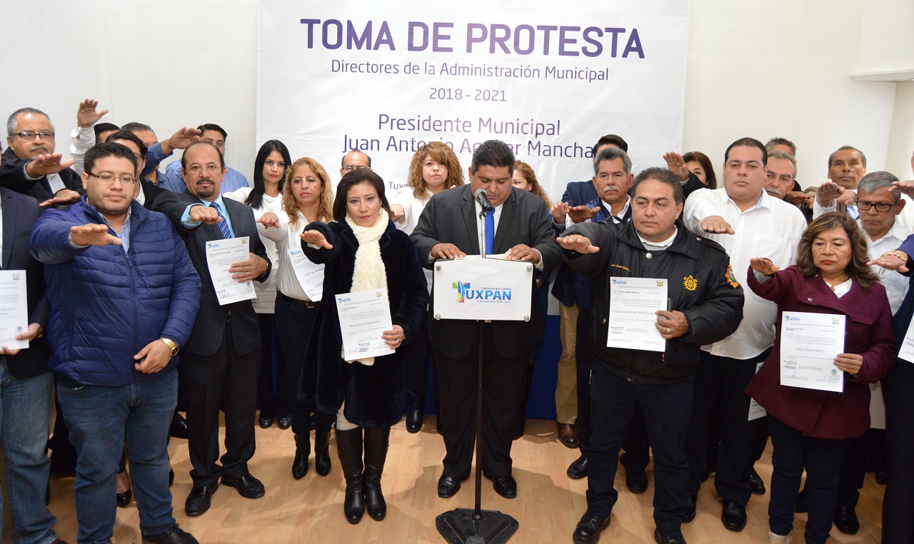 Toman protesta a directores: Tuxpan