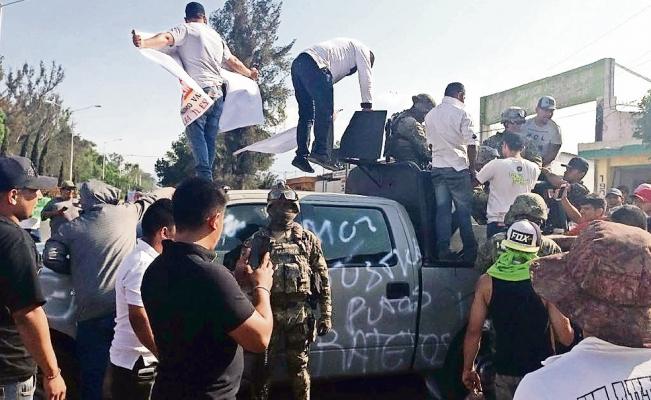 Manifestantes agreden a Marinos en Jalisco