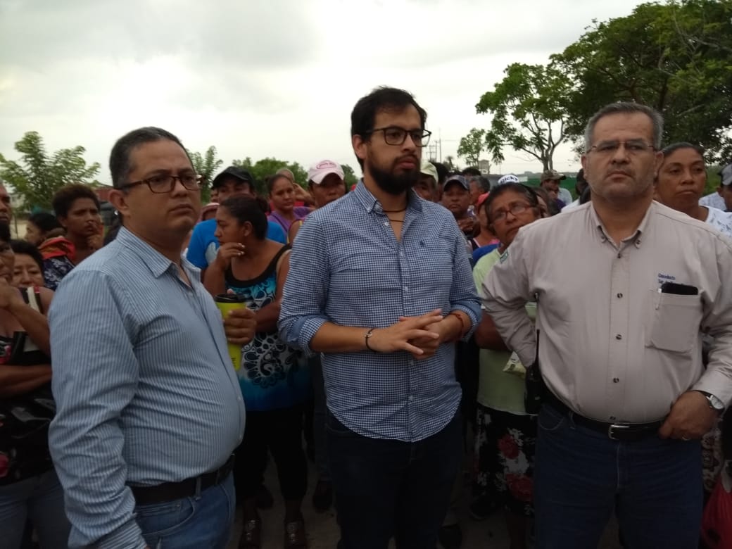 SE MANIFIESTAN FRENTE A TRANSCANADA