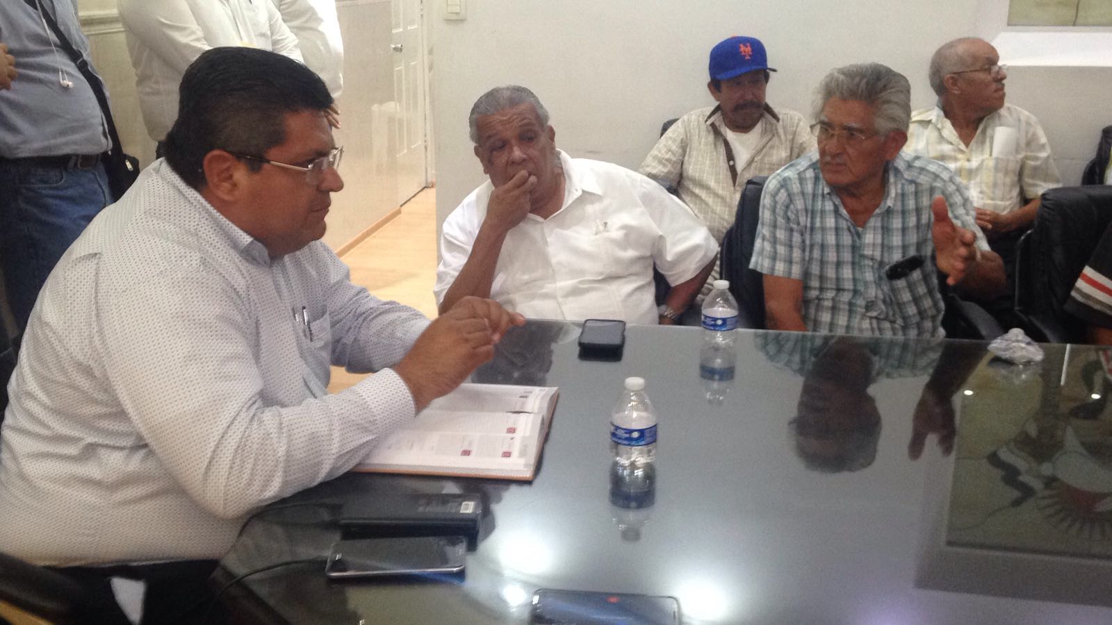 Se reúne el alcalde Antonio Aguilar Mancha con vecinos de la ampliación Enrique Rodríguez Cano