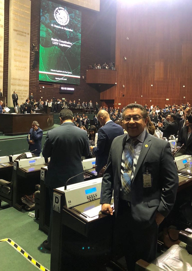 Jesús Guzmán toma protesta como diputado federal