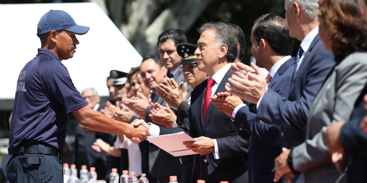 Preside el Gobernador Yunes la ceremonia de graduación de 125 policías municipales