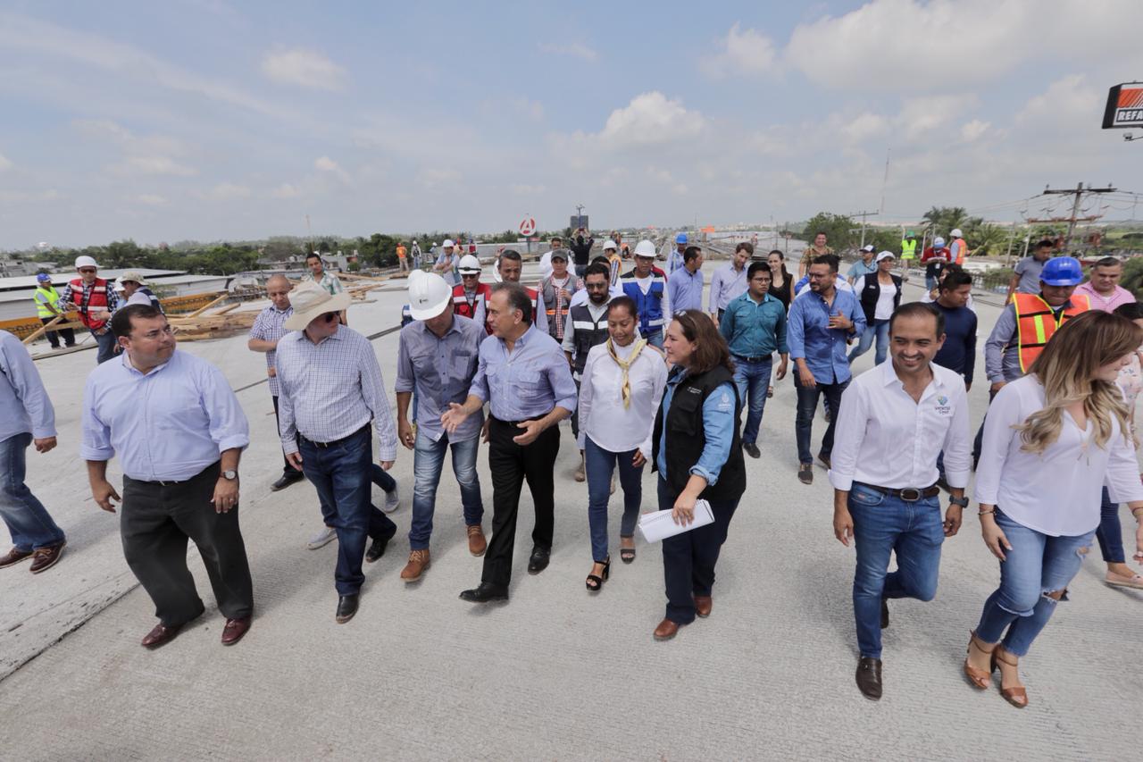 Inician Gobernador Yunes y Alcalde de Veracruz la obra de pavimentación con concreto hidráulico de un circuito de calles de la colonia Antorcha Campesina