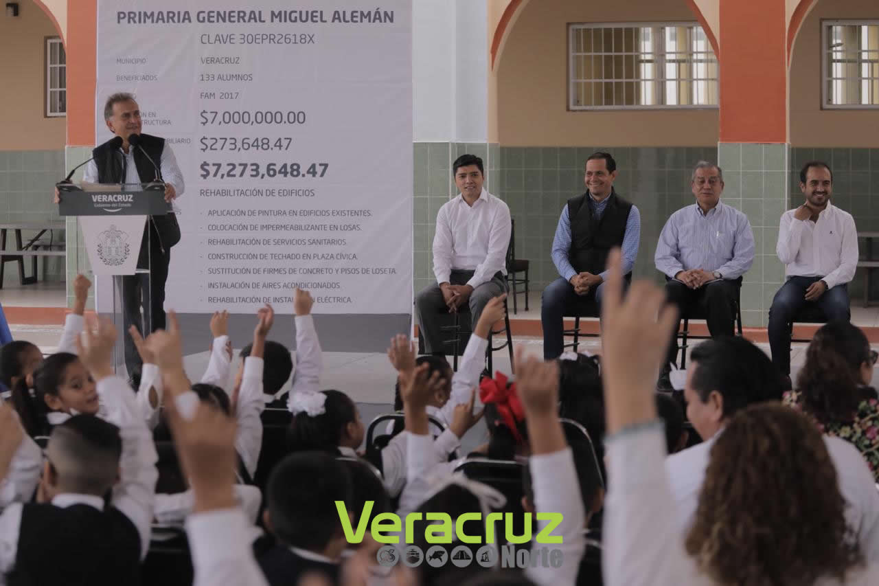 Gobernador Yunes y Alcalde Fernando Yunes entregan obra de rehabilitación integral de la Escuela «General Miguel Alemán