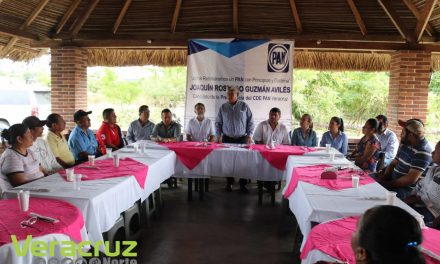 Pide Joaquín Guzmán el voto en el municipio de Uxpanapa