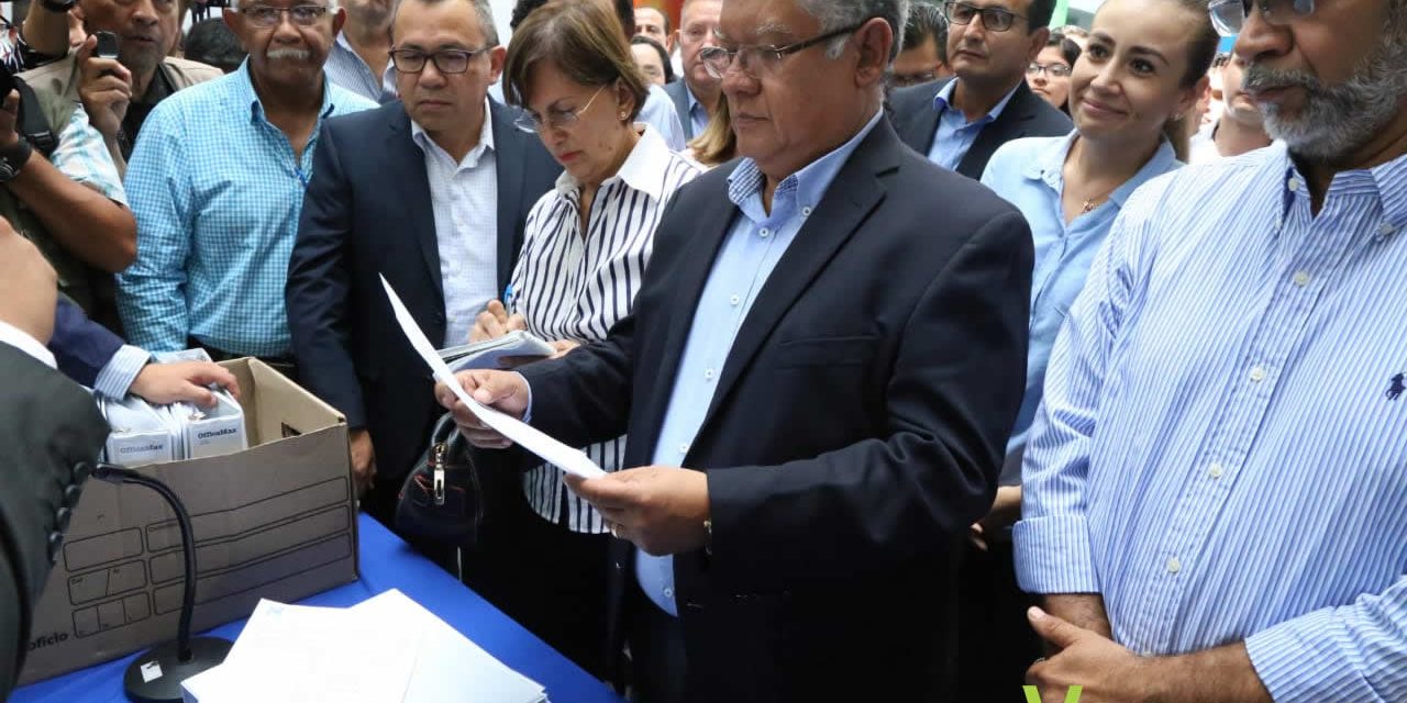 Presenta Guzmán Avilés su registro a la dirigencia estatal del PAN