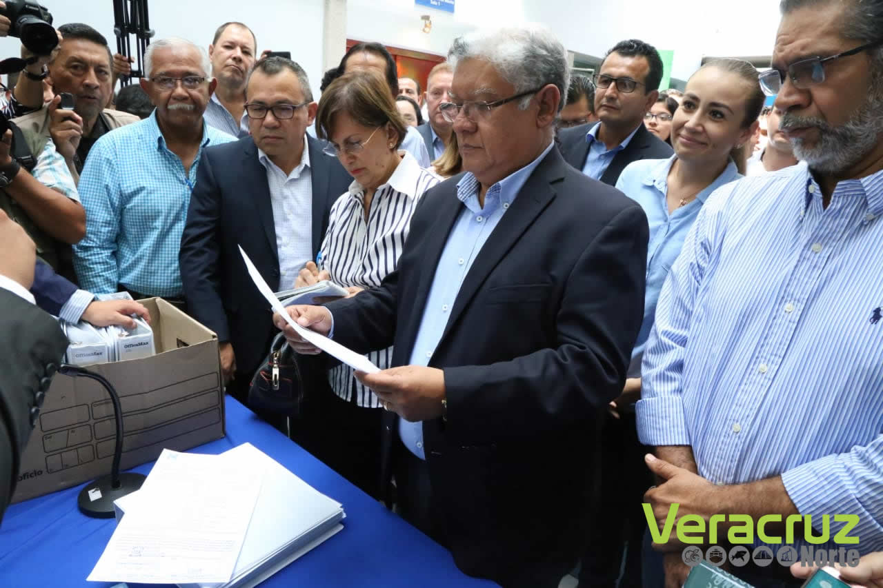 Presenta Guzmán Avilés su registro a la dirigencia estatal del PAN
