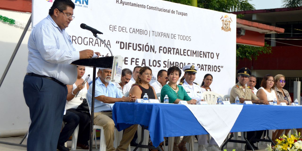 Toño Aguilar se compromete con domo en la Secundaria Técnica No. 76