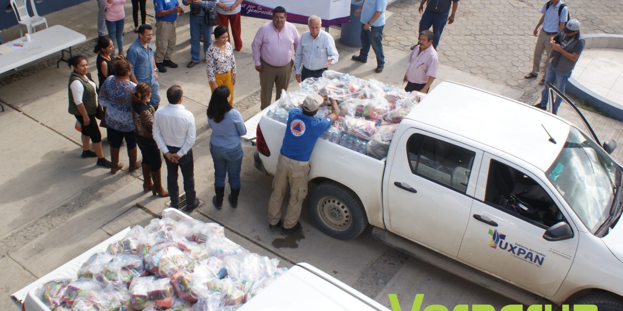 Miguel Ángel Yunes Linares de gira de trabajo en Cazones Ver.