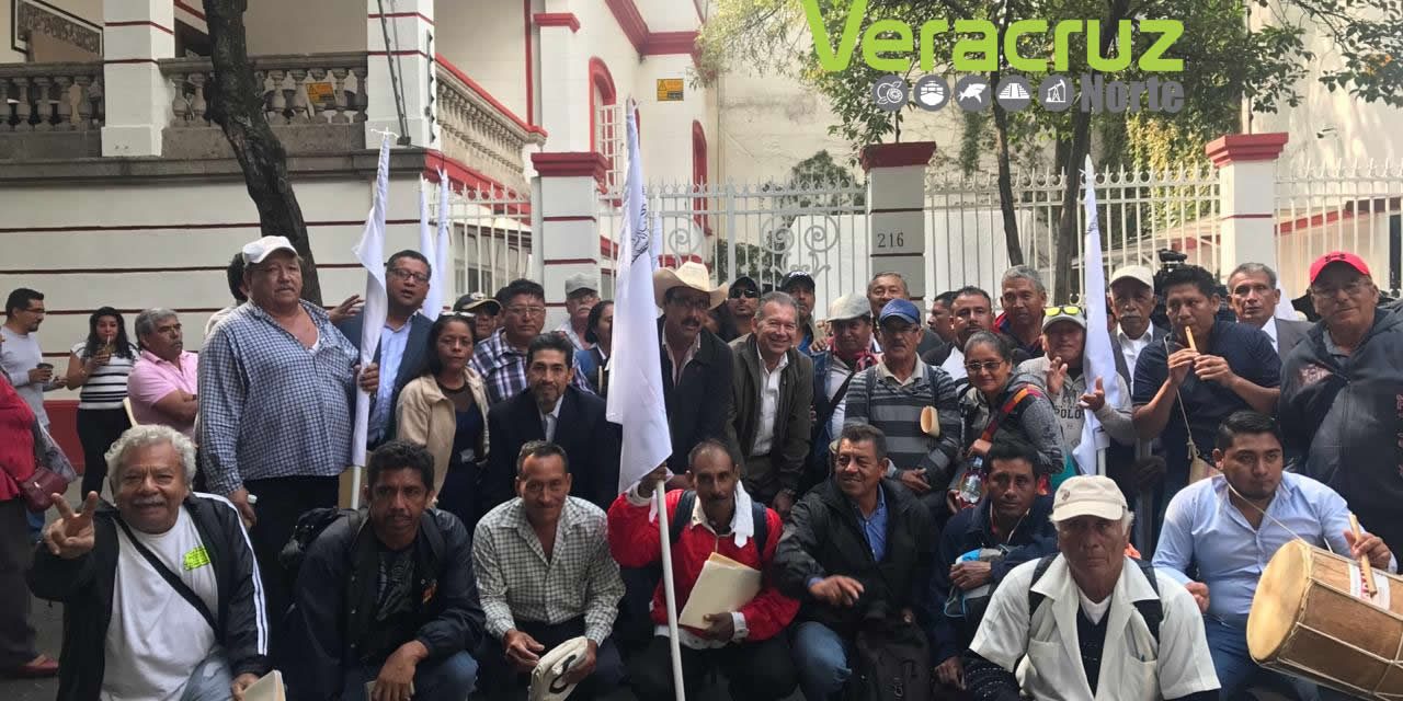 Se reúnen pescadores con representantes de AMLO