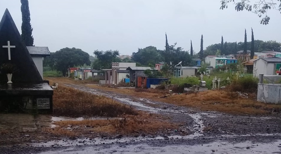 Invita Toño Aguilar a reforzar limpieza en tumbas de panteones