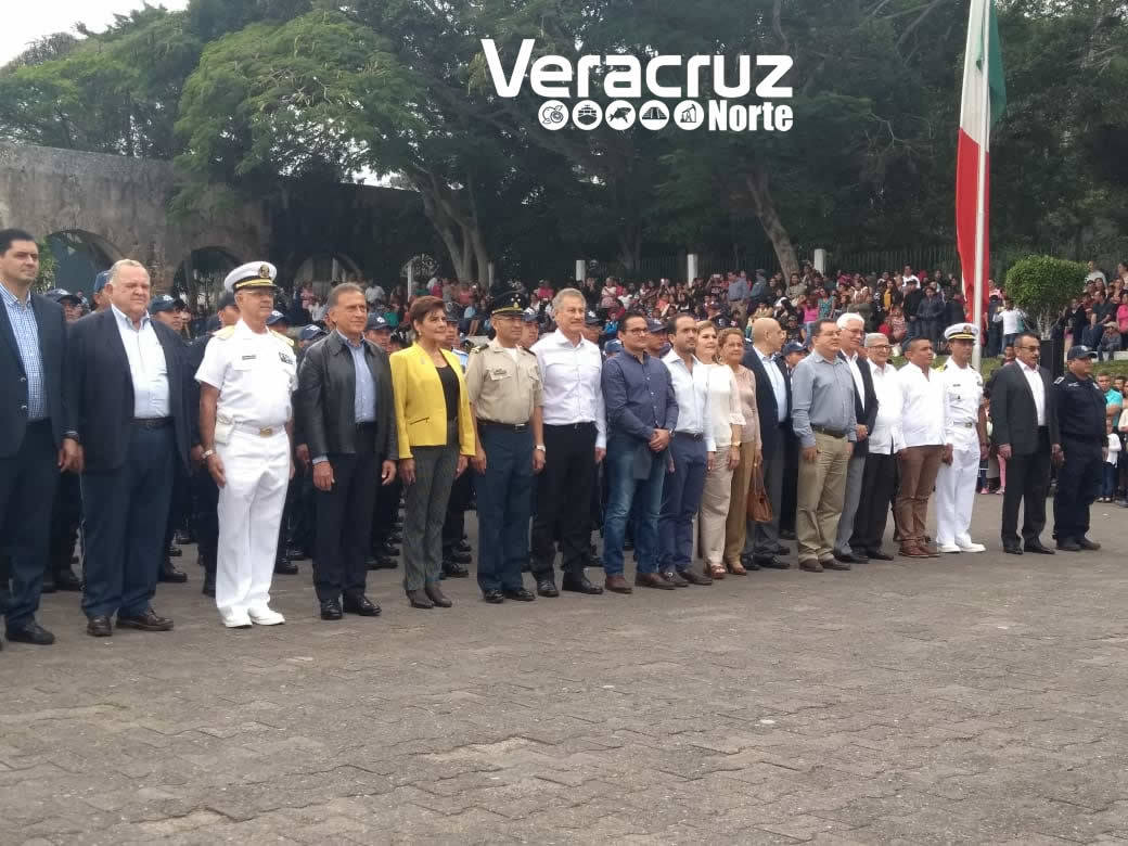 Policía Federal «Patito» amenaza a taqueros por no tener cambio