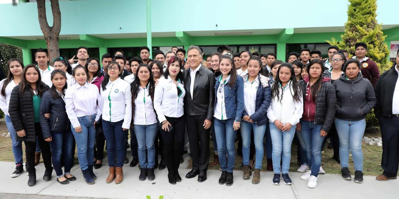 Gran Inversion en Mejoramiento de Escuelas: Yunes Linares