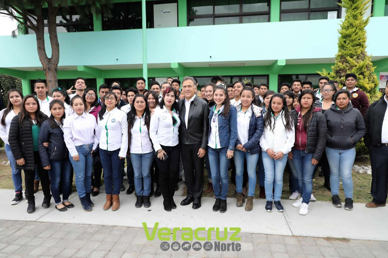 Gran Inversion en Mejoramiento de Escuelas: Yunes Linares