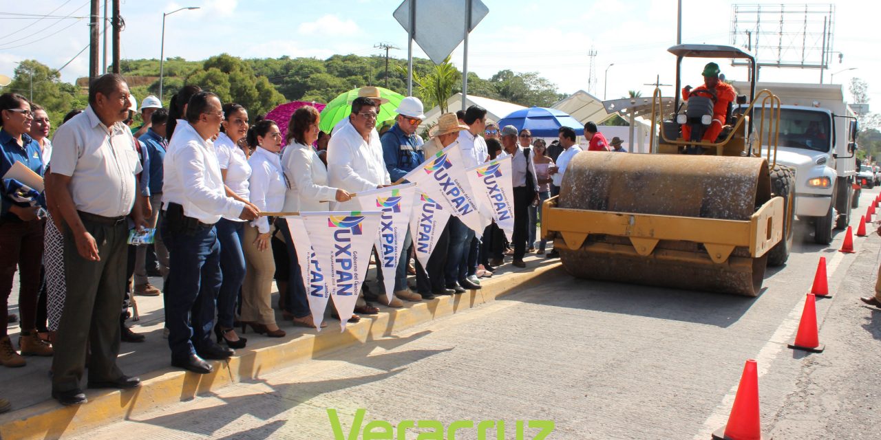 Alcalde da banderazo a reencarpetado asfáltico, entronque UV a Valle Alto