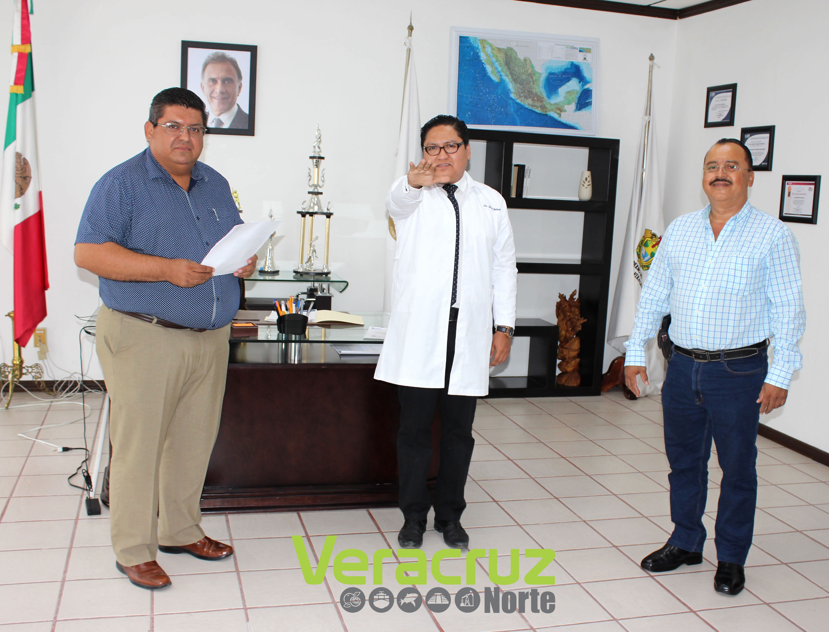 Rinde protesta nuevo director de Salud