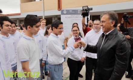 Entrega el Gobernador Yunes obras de infraestructura educativa y equipamiento a escuelas de Xalapa y Coatepec