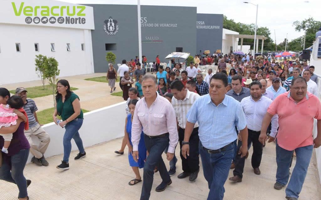 Yunes entrega clínica-hospital que beneficiará a miles de indígenas