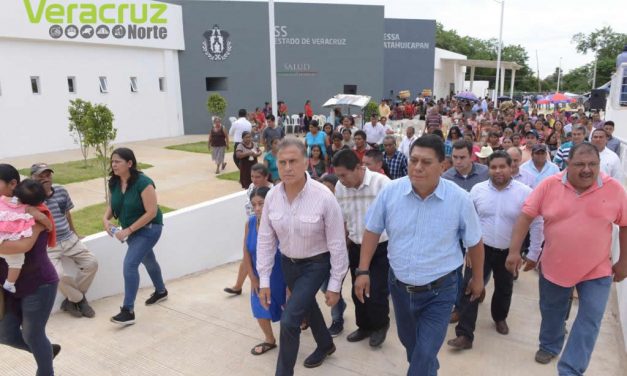 Yunes entrega clínica-hospital que beneficiará a miles de indígenas