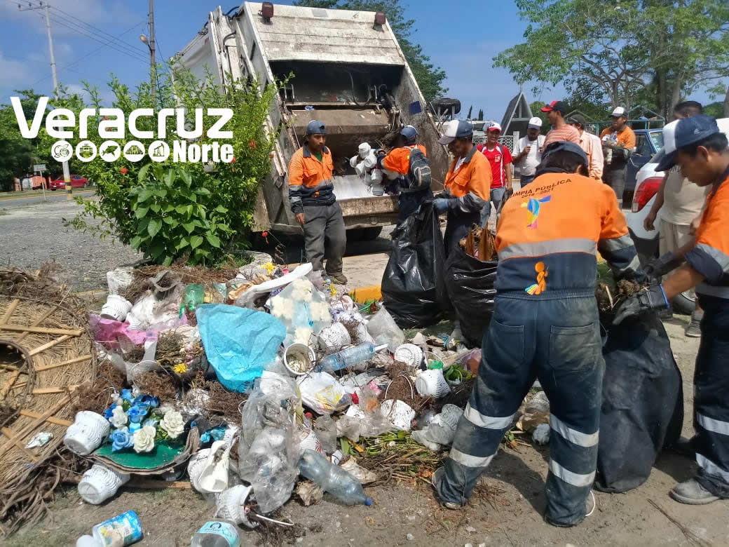 Aplican vacunas a trabajadores de limpia pública