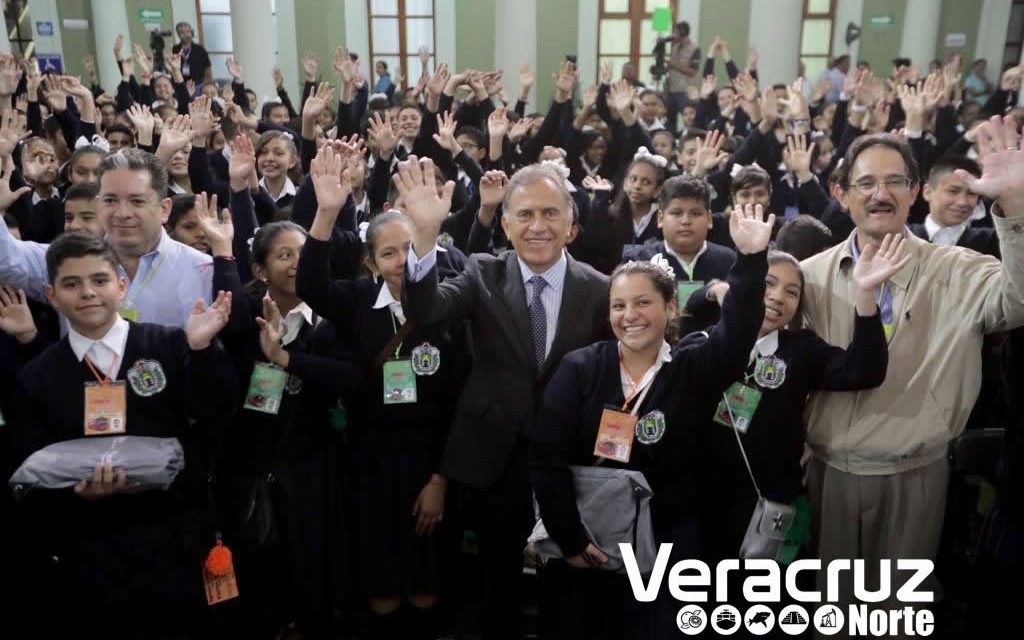 Recibe Gobernador Yunes a 160 alumnas y alumnos veracruzanos premiados con el viaje “Ruta de la Insurgencia”