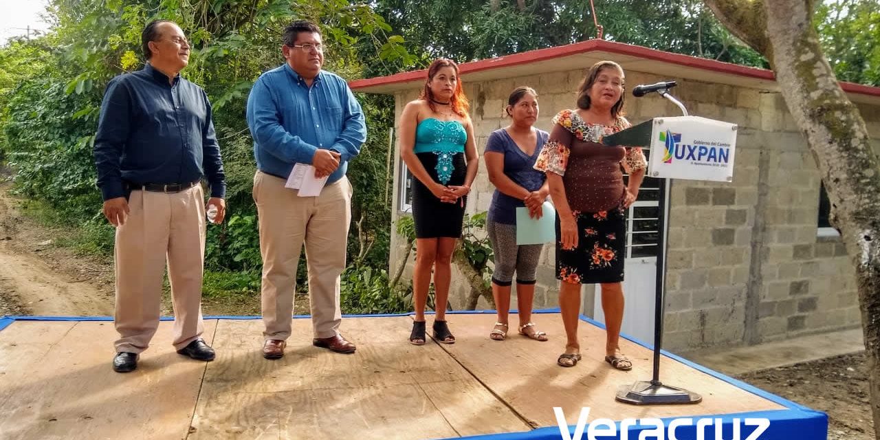 Cinco familias recibieron sus cuartos dormitorios