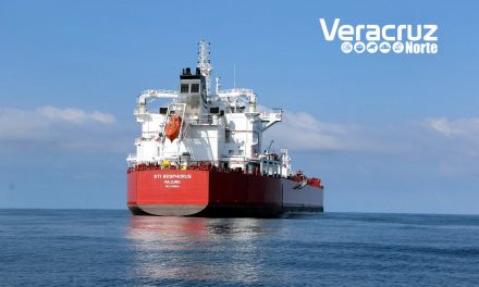 9 Buque Tanques Fondeados Frente a Tuxpan