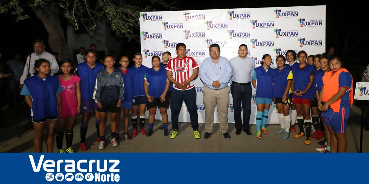 Campo de la Ochoa estrenó nuevo sistema de alumbrado