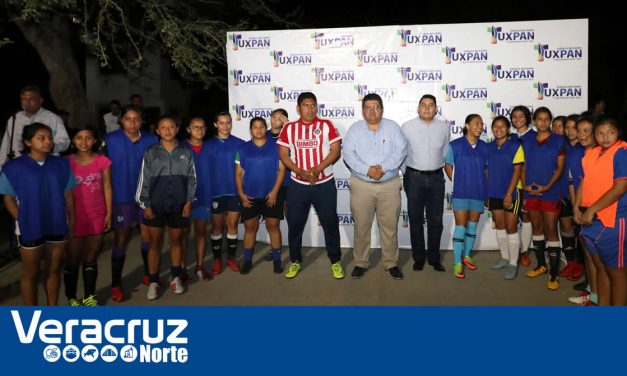 Campo de la Ochoa estrenó nuevo sistema de alumbrado