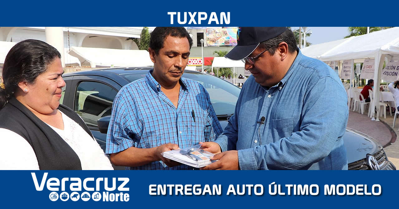 Alcalde entrega auto último modelo a ganador del cobro impuesto predial 2019