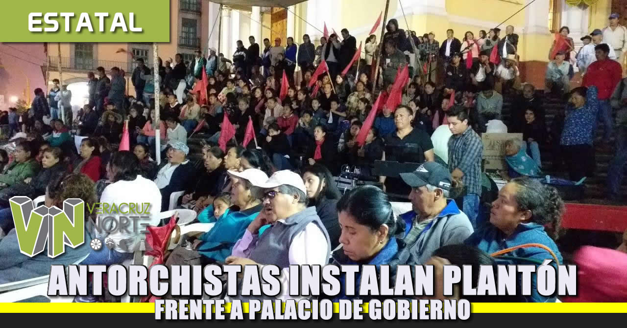 Antorchistas instalan plantón frente a Palacio de Gobierno