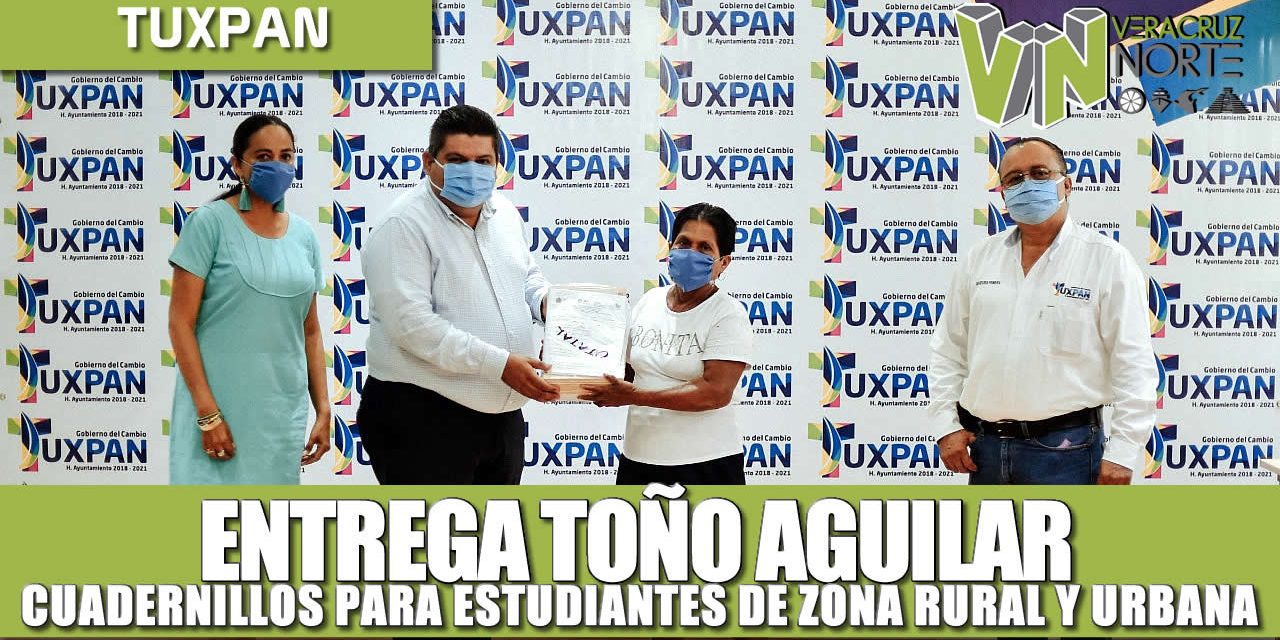 Entrega Toño Aguilar Cuadernillos de estudios para los niños de zona rural y urbana.
