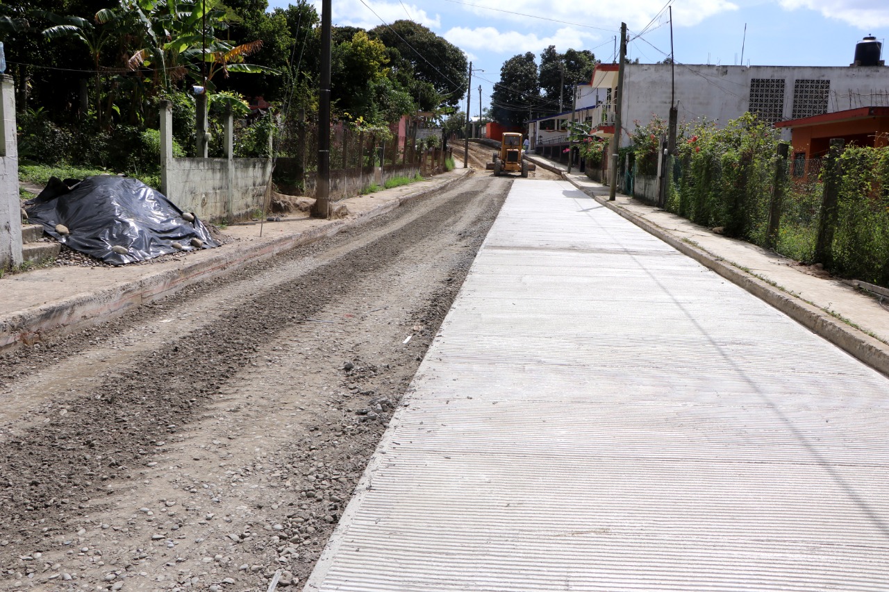 AYUNTAMIENTO CONTINÚA CON LA PAVIMENTACIÓN DE CALLES EN COLONIAS DE TUXPAN