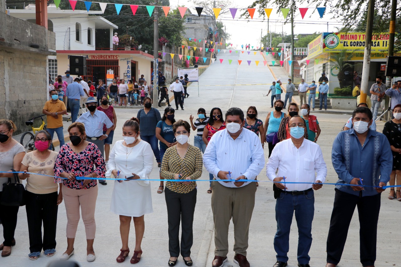 TUXPAN AVANZA EN INFRAESTRUCTURA, ENTREGA PAVIMENTACIÓN EN LA HERNÁNDEZ OCHOA