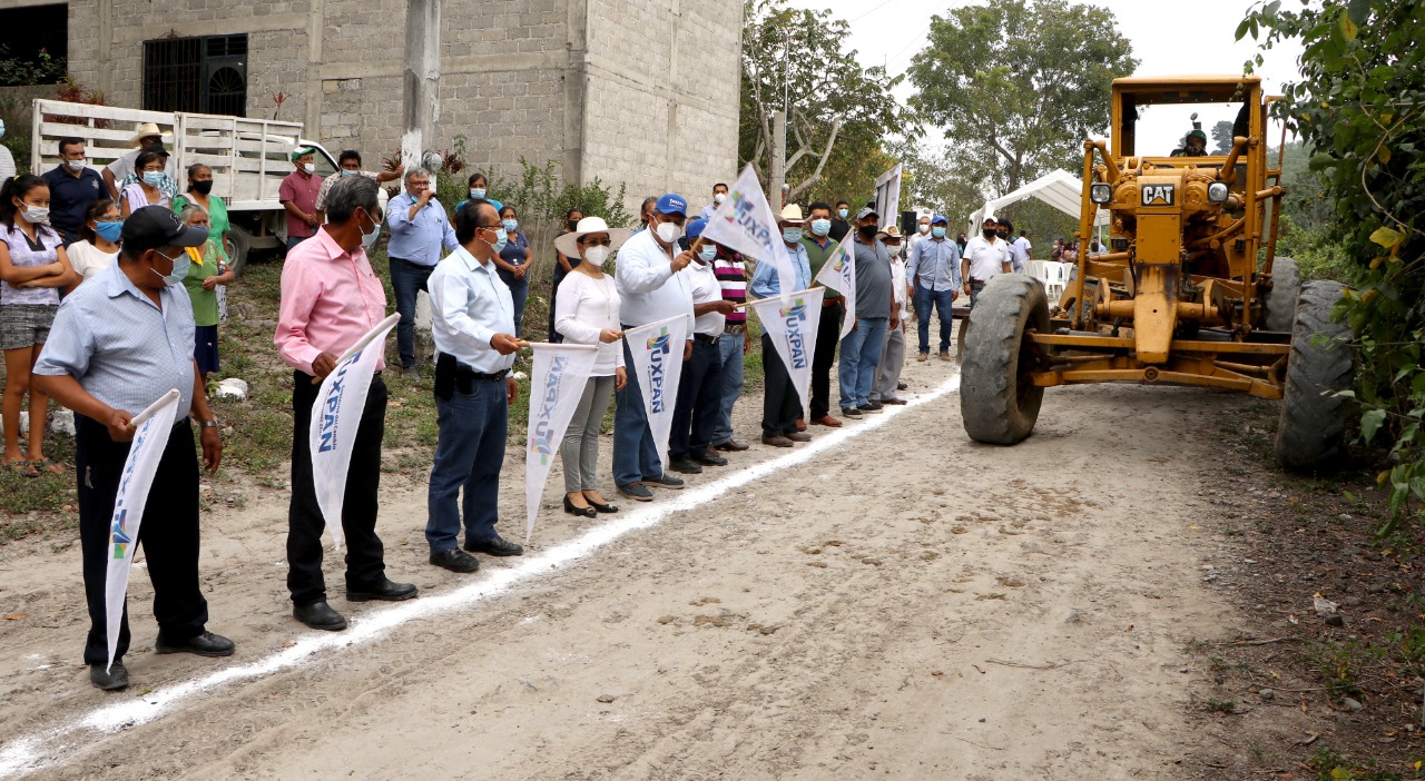 EL GOBIERNO DE TUXPAN APOYA A SUS COMUNIDADES, SU COMPROMISO ES LLEGAR A TODAS: TOÑO AGUILAR