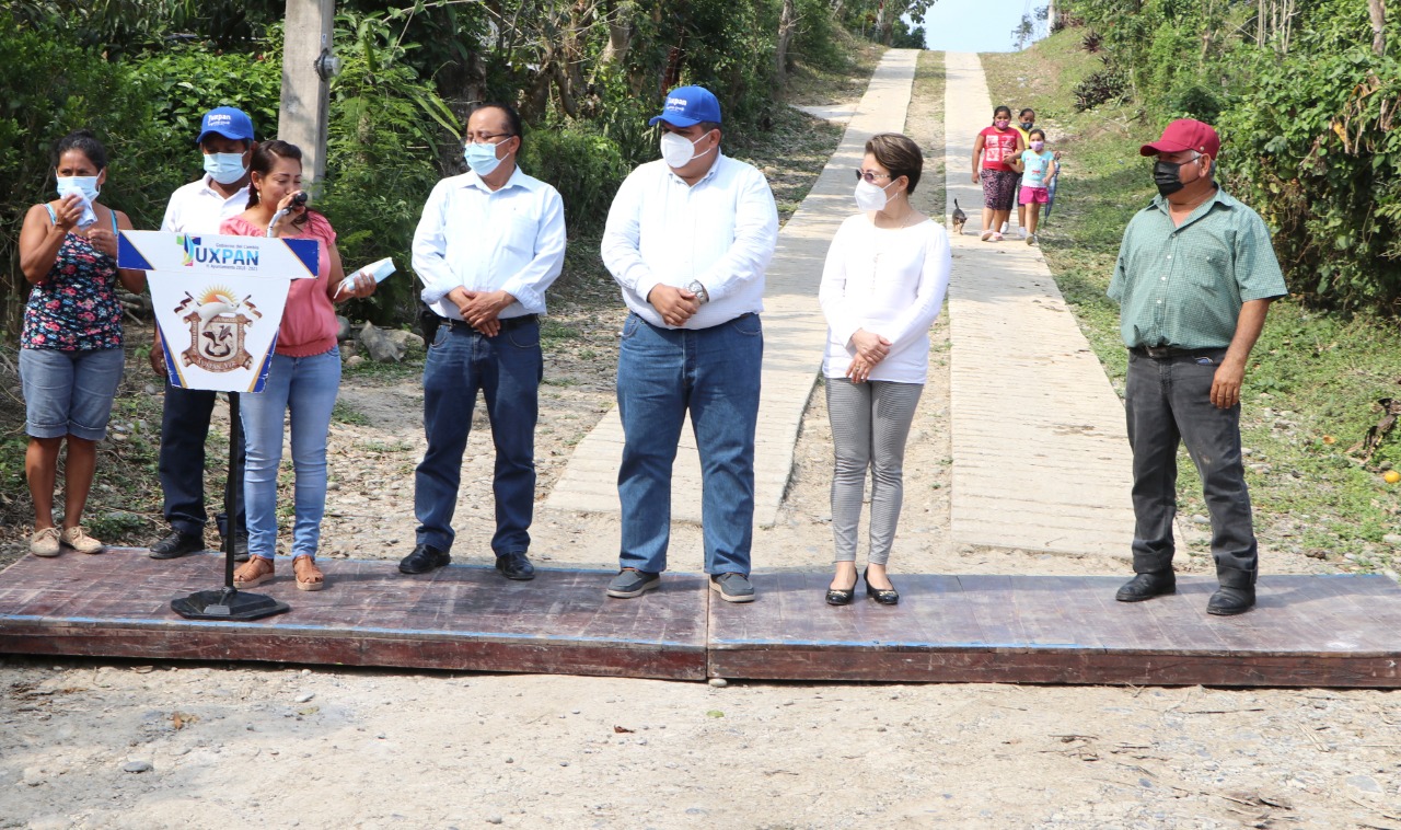 GOBIERNO DE TUXPAN BENEFICIA A HABITANTES DE CHICONCOA CON OBRAS Y ACCIONES