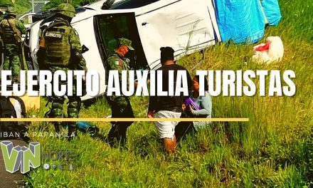 PAPANTLA: Ejército Mexicano presta auxilio a turistas en accidente carretero