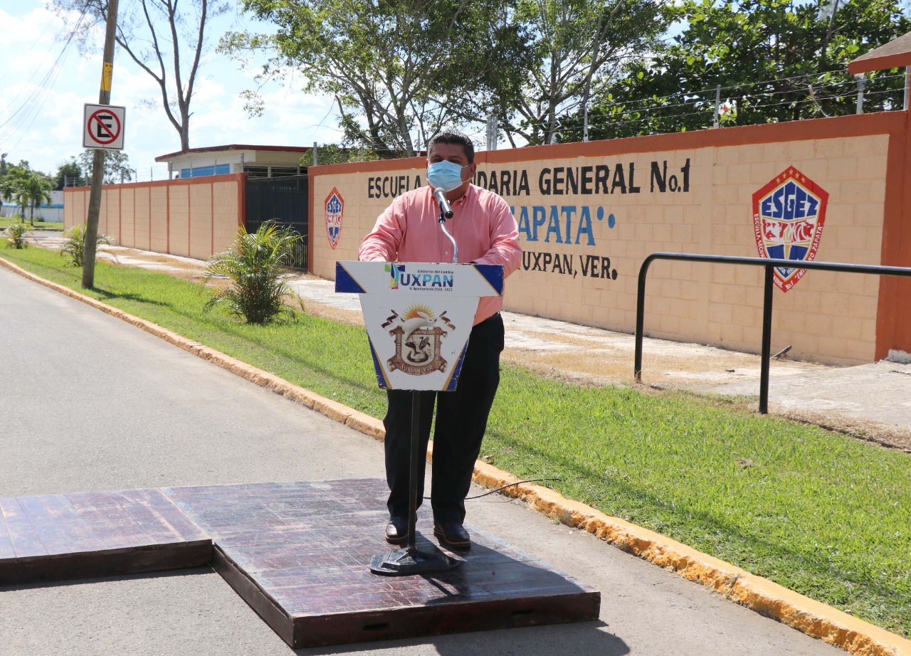 LOGRA TOÑO AGUILAR MÁS DE 100 MILLONES DE PESOS PARA ESCUELAS TUXPEÑAS