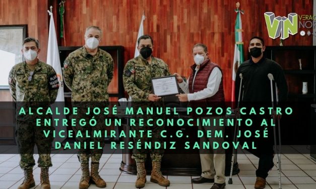Alcalde José Manuel Pozos Castro entregó un reconocimiento al Vicealmirante C.G. DEM. José Daniel Reséndiz Sandoval