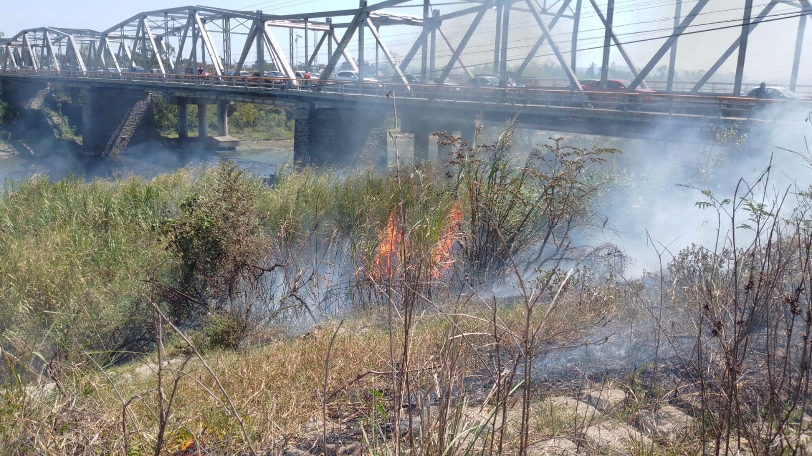 Tihuatlán: Épocas de altas temperaturas junto con quema de basura que ocasionan incendios en pastizales