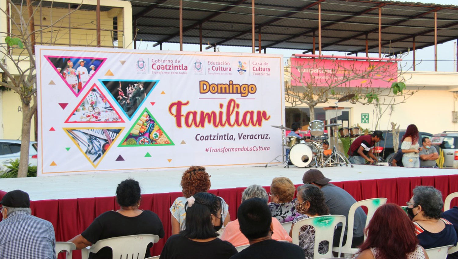 Coatzintla: Colorido «Domingo Familiar»
