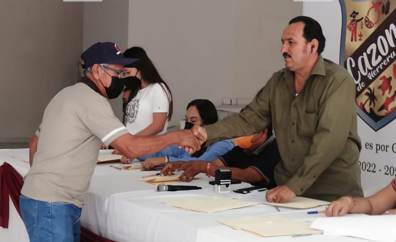 Cazones: Entrega de Constancias de Mayoría a Agentes y Subagentes Municipales