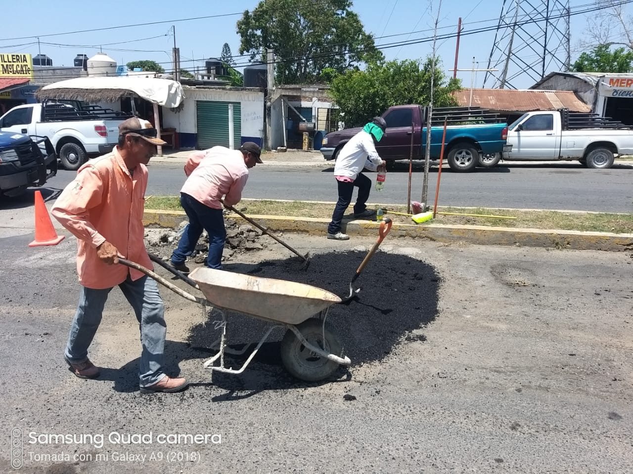 Ozuluama: Trabajos de bacheo en las calles principales de la Cabecera Municipal